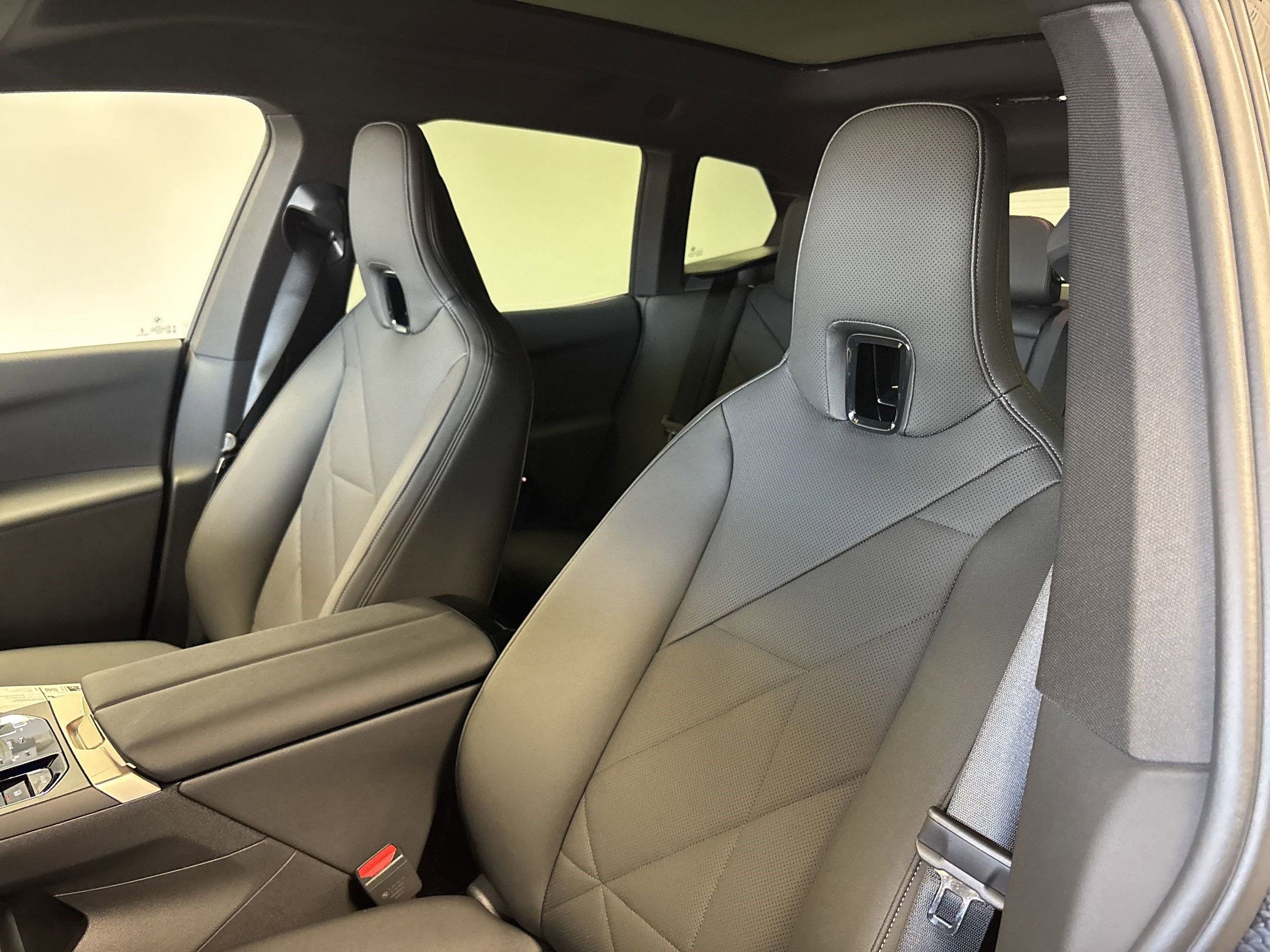 New 2026 BMW iX xDrive60 w/ Premium Package image 4