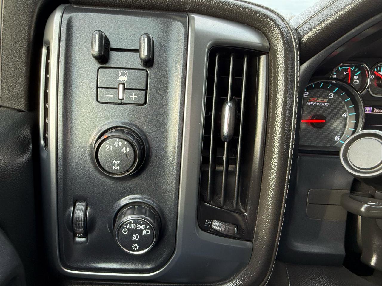 Used 2016 Chevrolet Silverado 2500 LTZ w/ Duramax Plus Package image 27