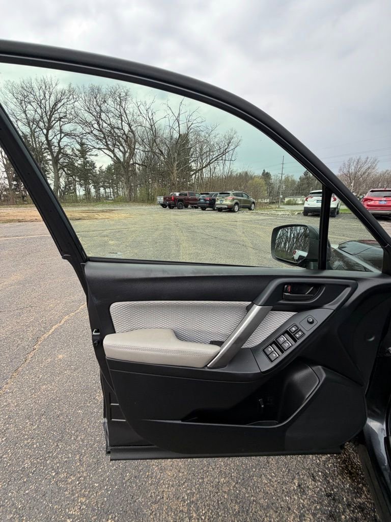 Used 2018 Subaru Forester 2.5i Premium w/ All-Weather Package AWD/4WD image 9
