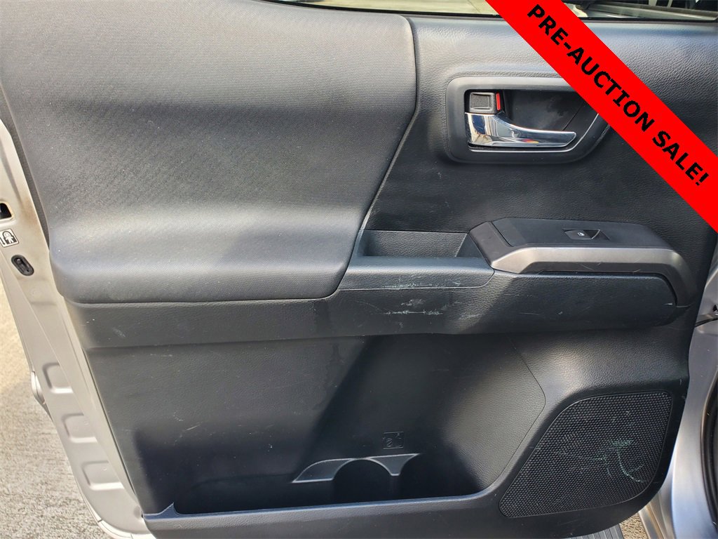 Used 2017 Toyota Tacoma TRD Sport image 13