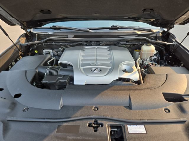 Used 2017 Lexus LX 570 4WD w/ Luxury Package image 43