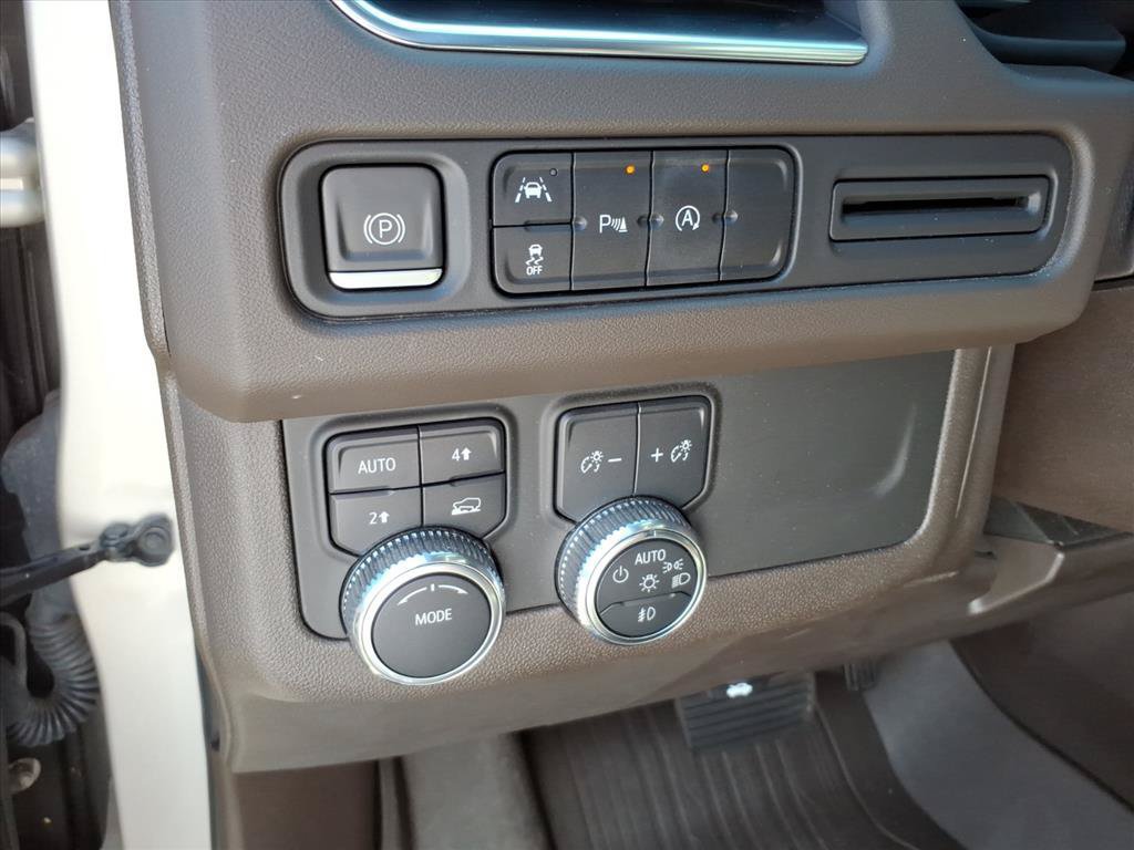 Used 2023 GMC Yukon XL SLT AWD/4WD image 25