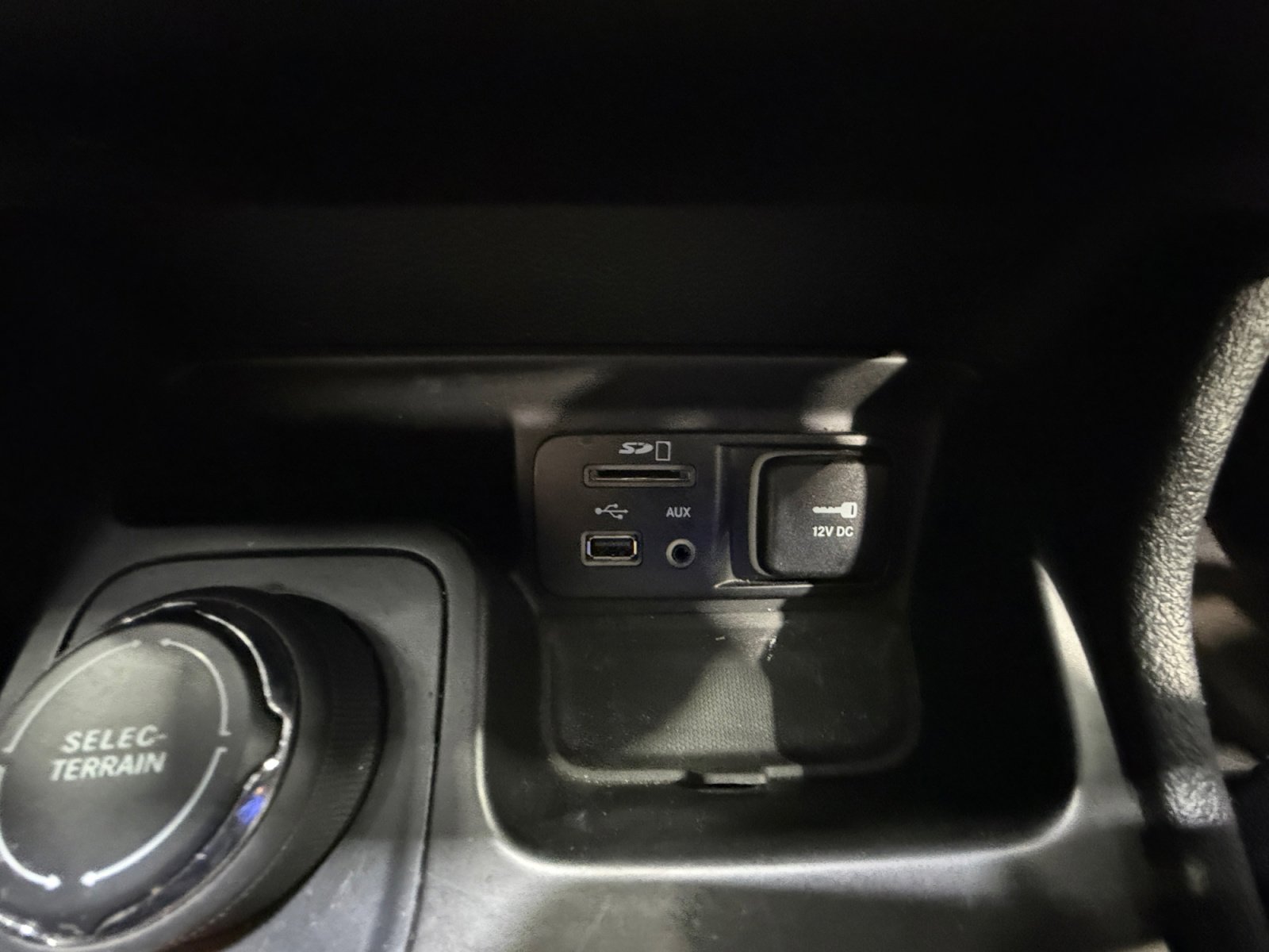 Used 2017 Jeep Cherokee Sport AWD/4WD image 31