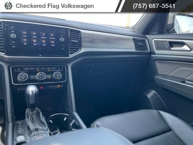Used 2023 Volkswagen Atlas Cross Sport SE w/ Black Wheel Package image 29
