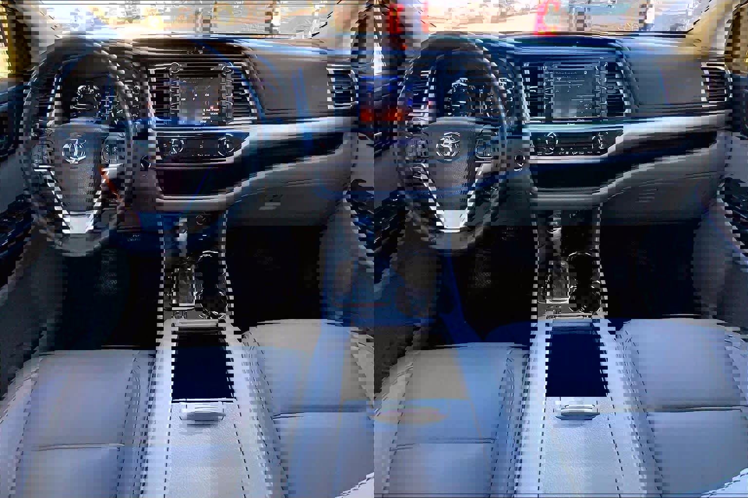 Used 2016 Toyota Highlander XLE image 16