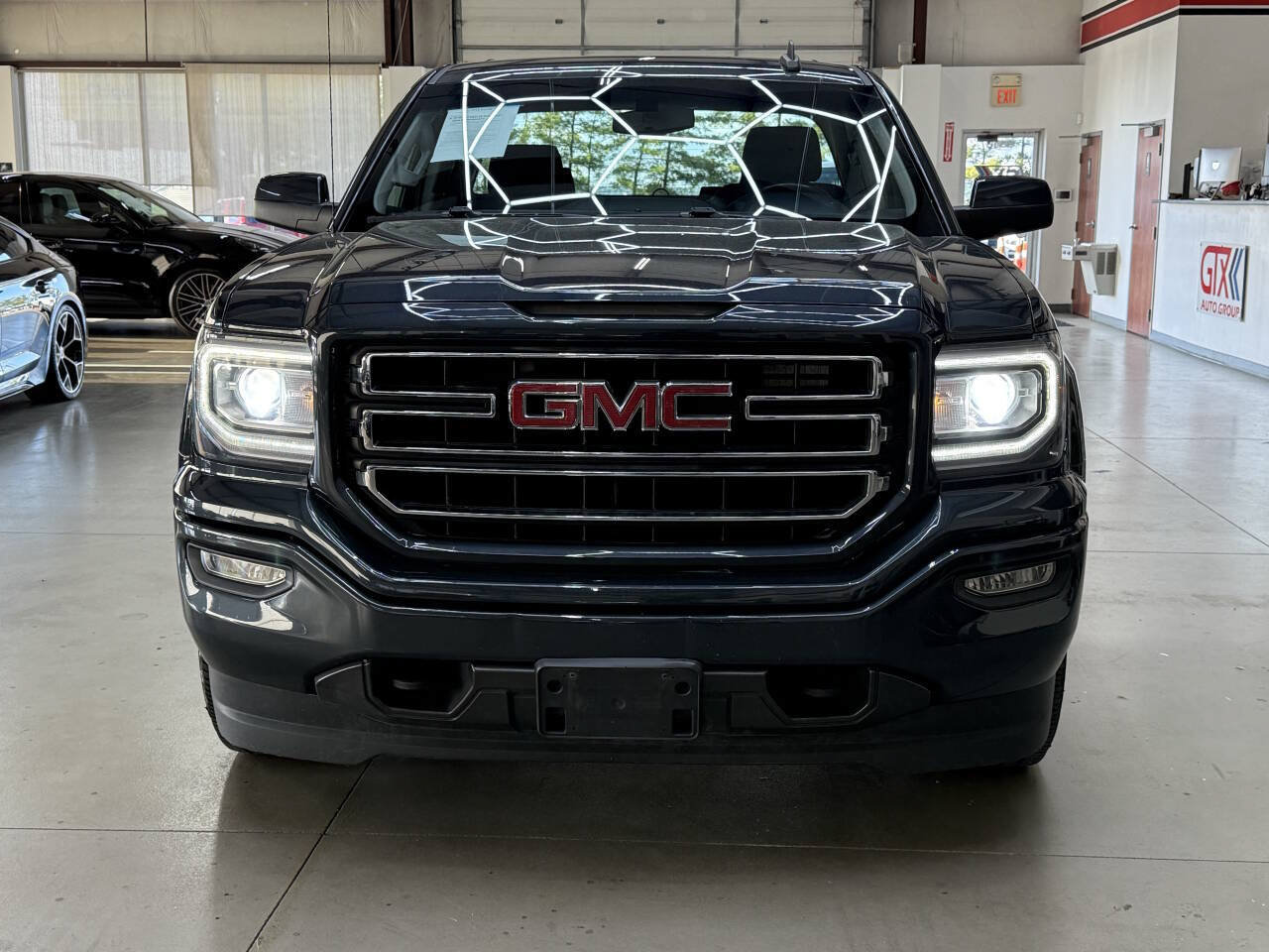 Used 2018 GMC Sierra 1500 SLE w/ SLE Value Package AWD/4WD image 4
