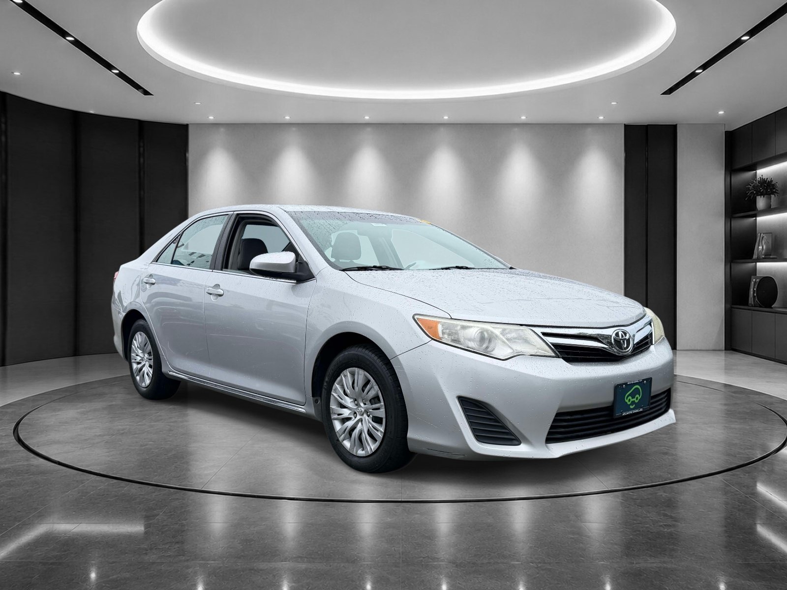 Used 2014 Toyota Camry LE FWD image 2