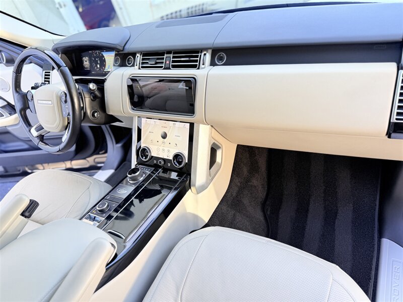Used 2018 Land Rover Range Rover HSE AWD/4WD image 8