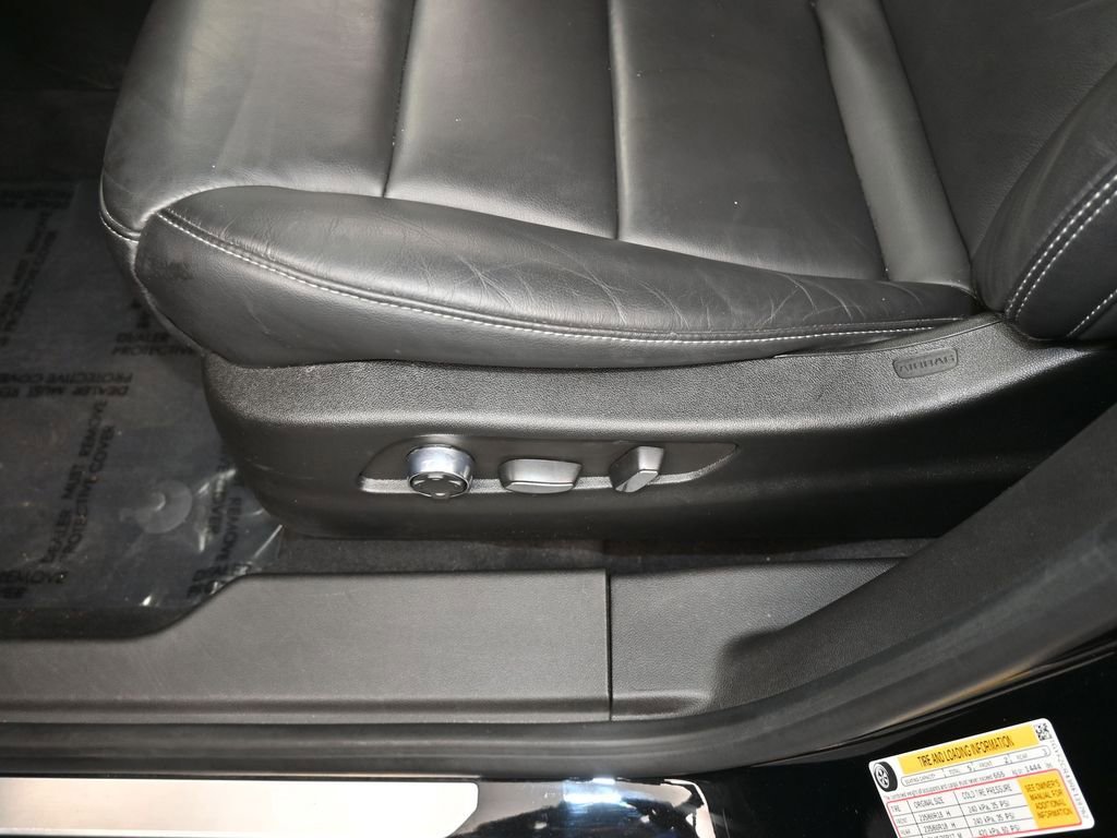 Used 2024 Cadillac XT4 Premium Luxury image 15