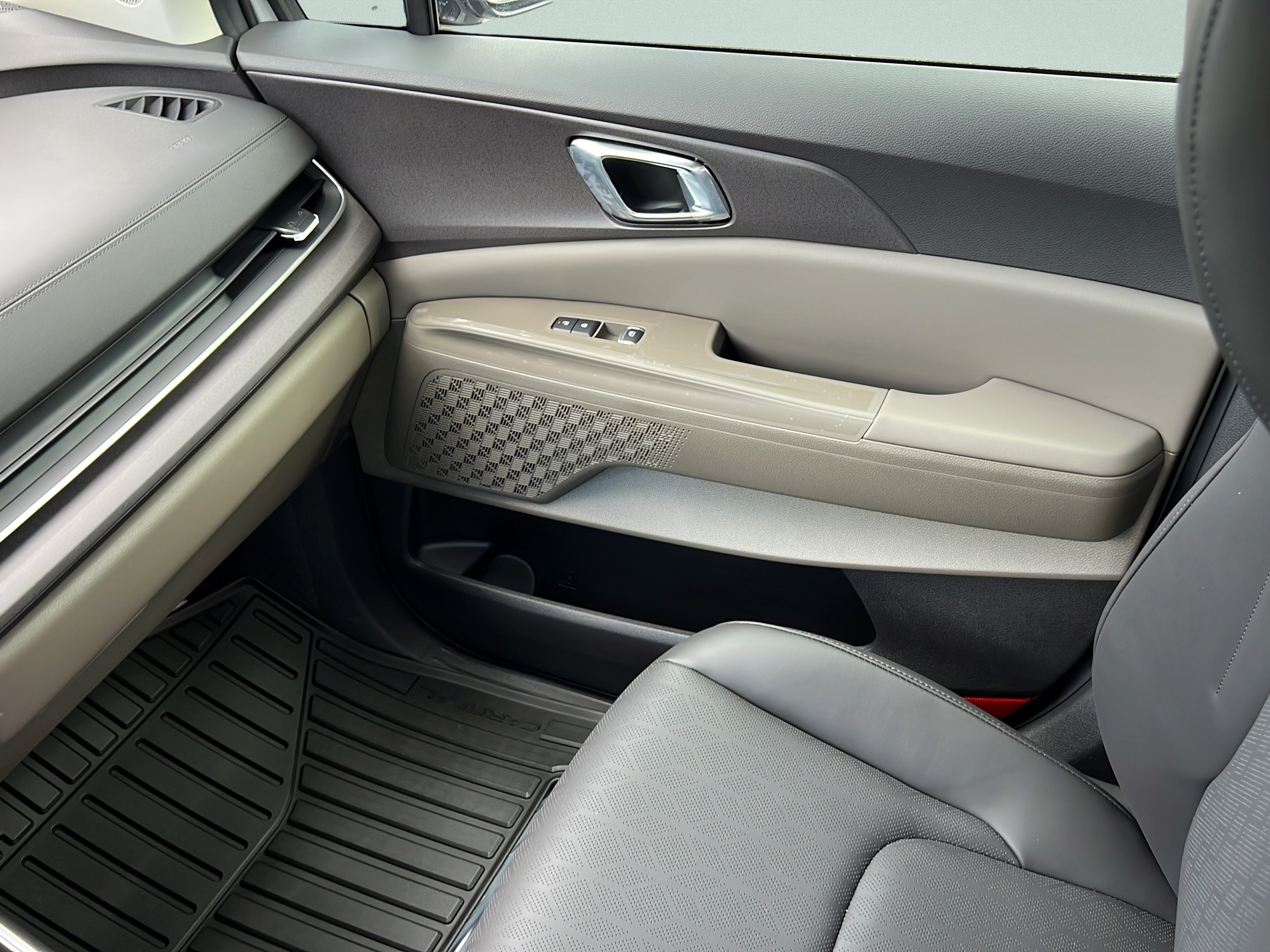 New 2026 Kia Carnival SX FWD image 13