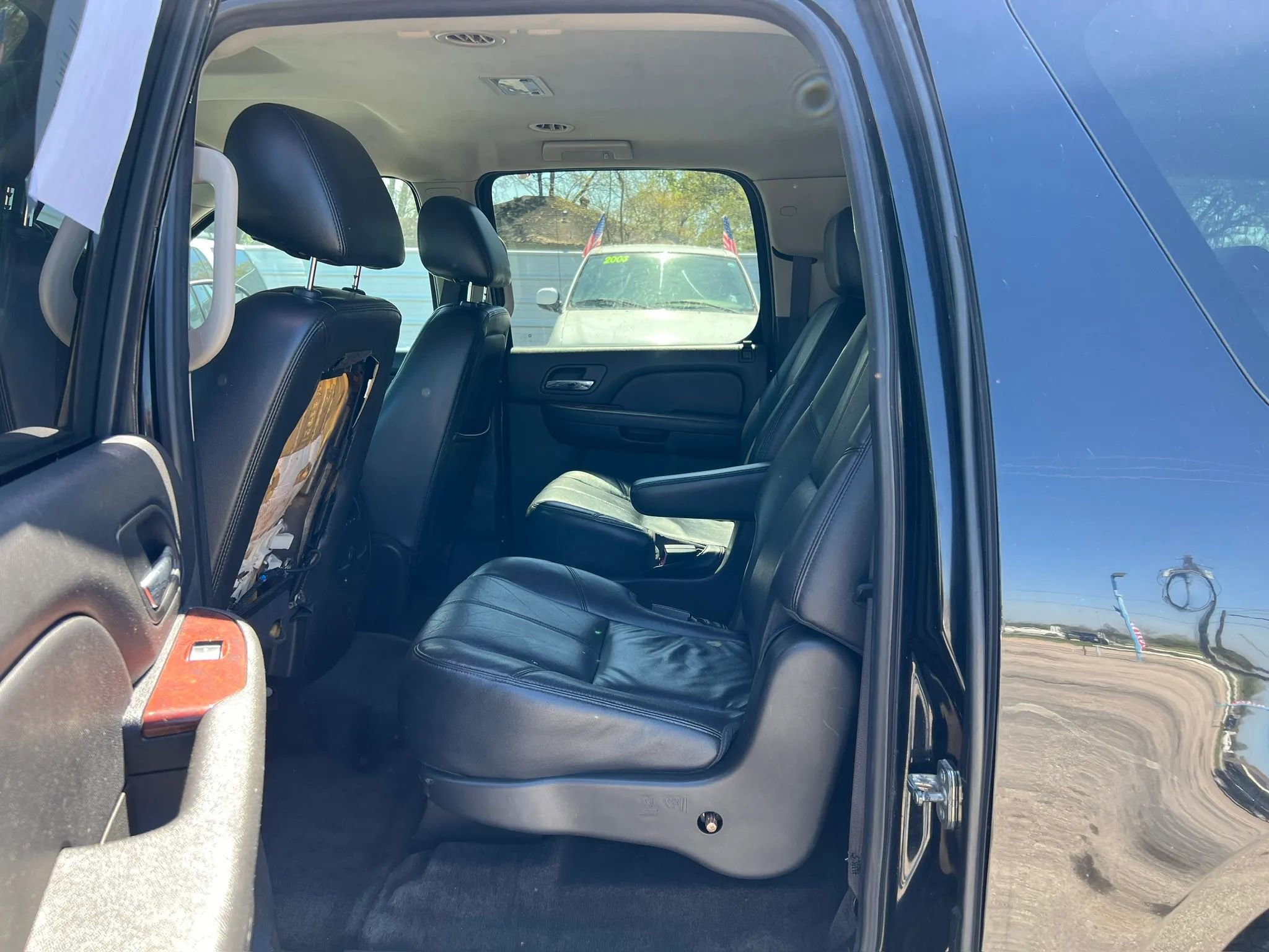 Used 2012 Chevrolet Suburban LT RWD image 12