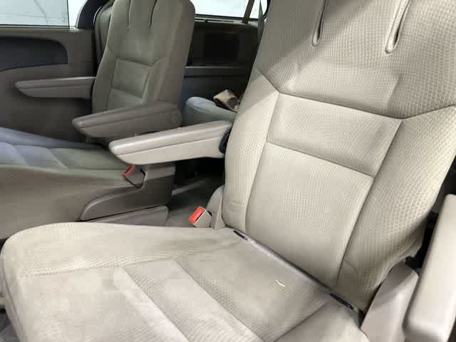 Used 2014 Chrysler Town & Country Touring FWD image 11