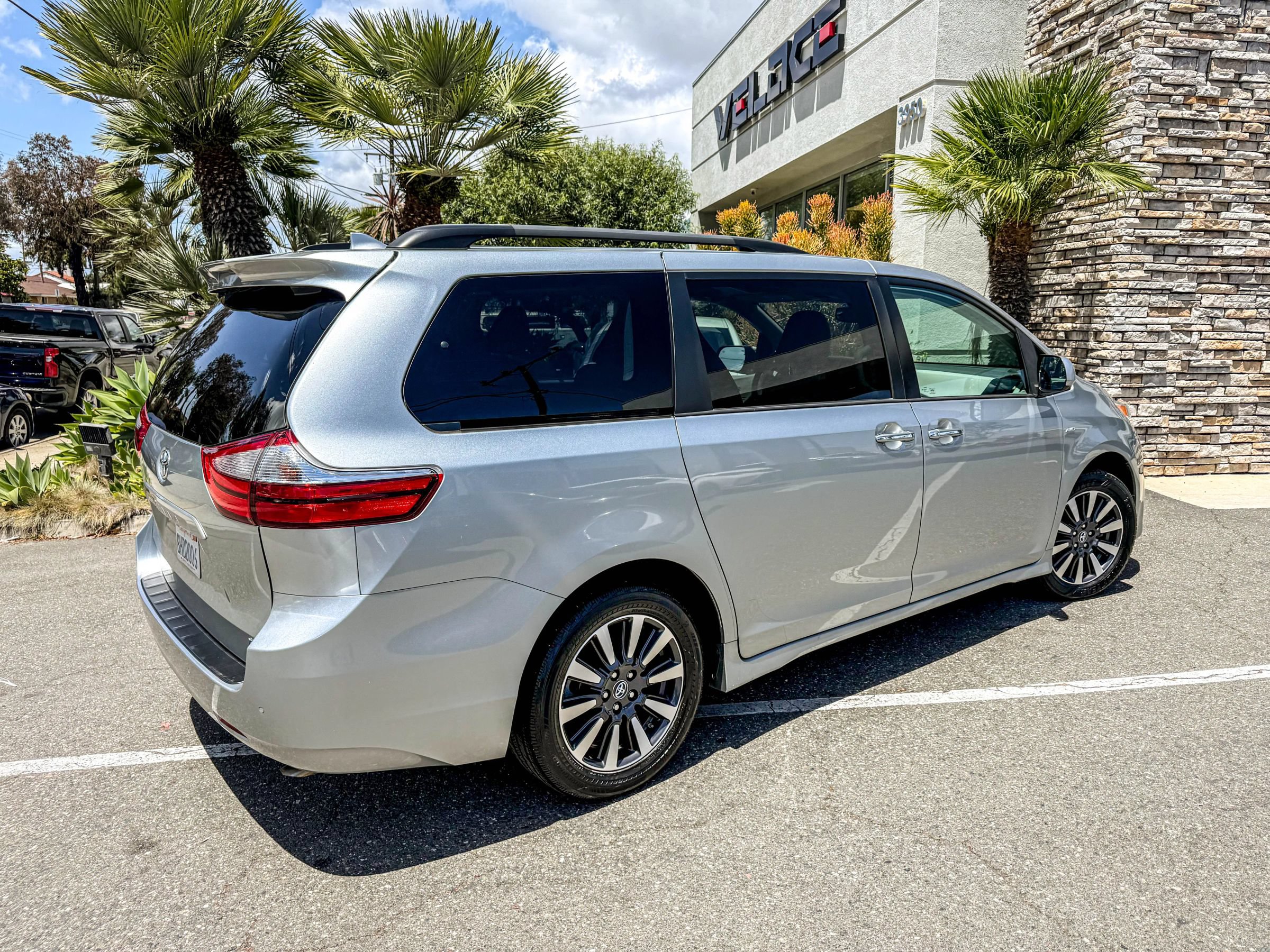 Used 2019 Toyota Sienna XLE w/ XLE Navigation Package AWD/4WD image 8