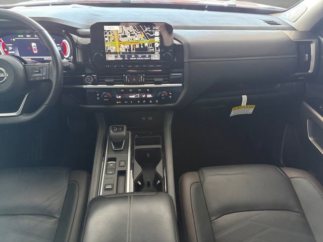 Used 2024 Nissan Pathfinder Platinum image 3