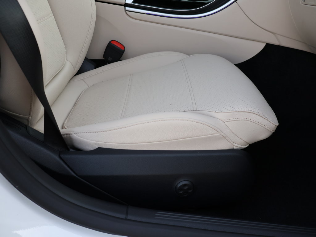 Certified 2026 Mercedes-Benz C 300 4MATIC Sedan image 12