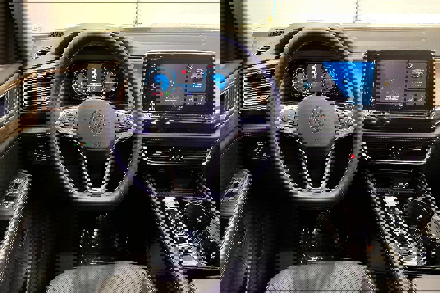 Used 2025 Volkswagen Atlas SE w/ Black Wheel Package image 8