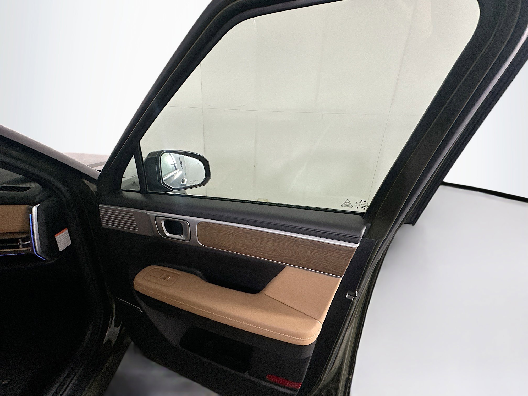 Used 2025 Hyundai Santa Fe Limited image 34