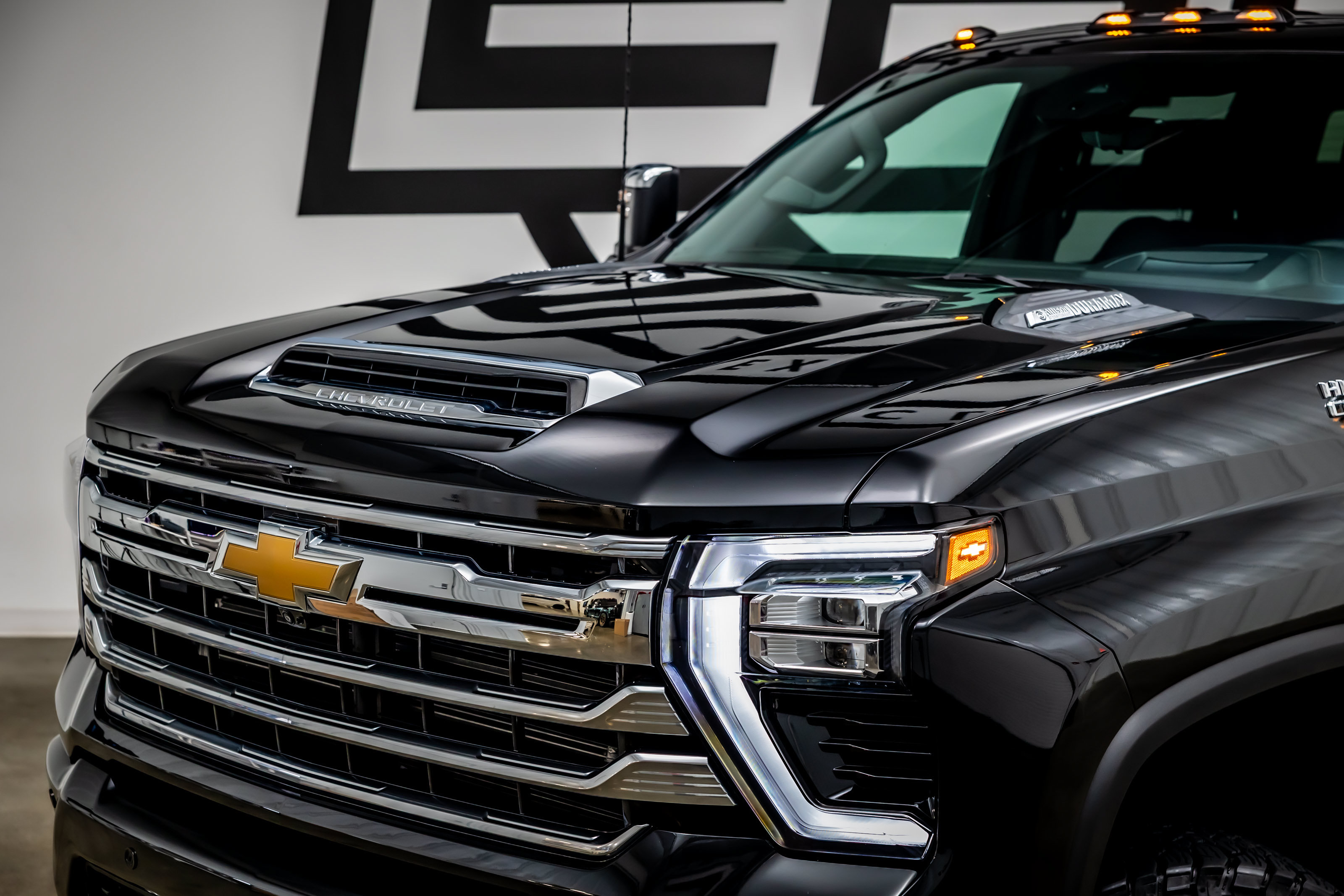 Used 2024 Chevrolet Silverado 2500 High Country w/ High Country Premium Package AWD/4WD image 25