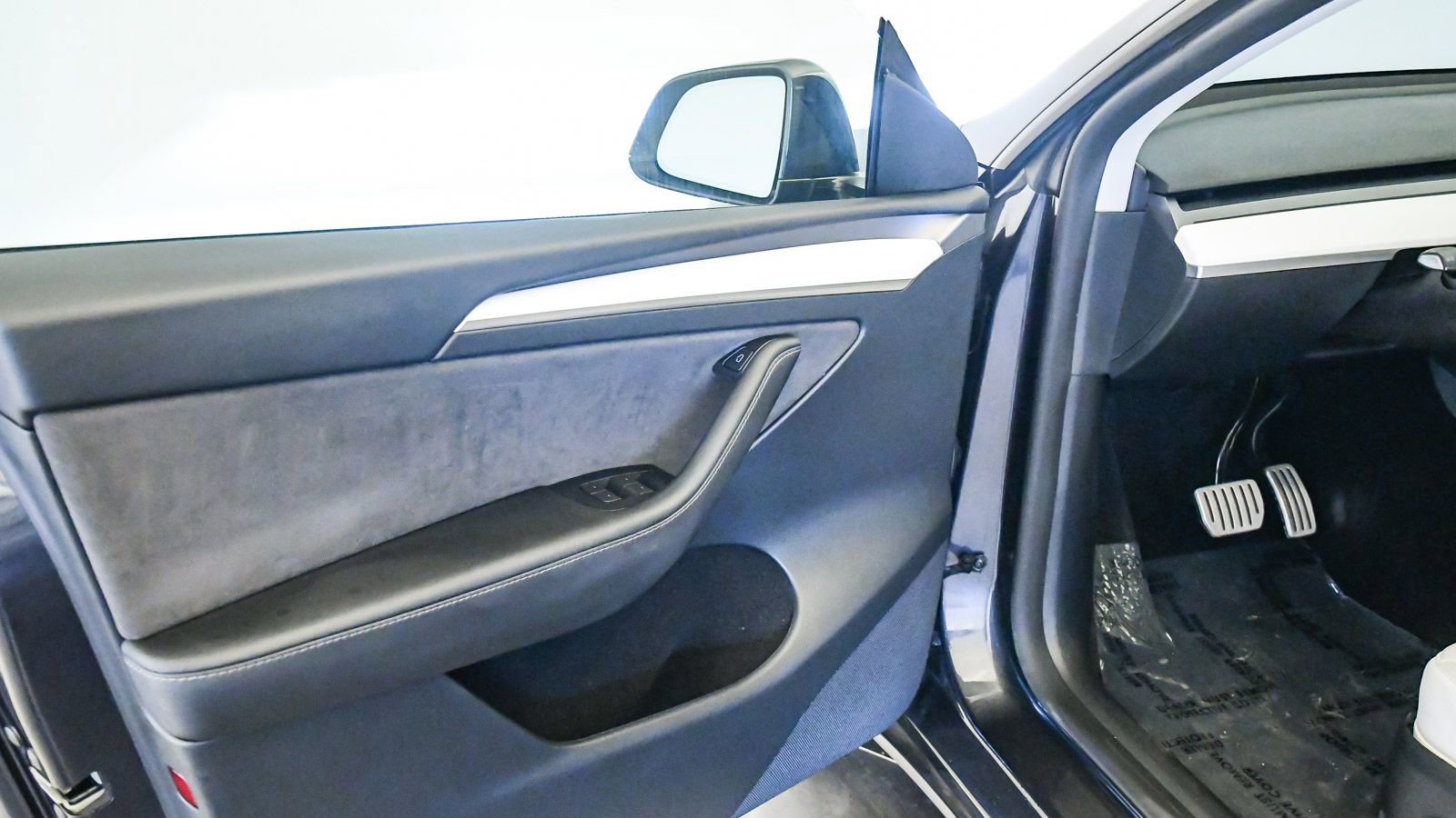 Used 2024 Tesla Model Y Performance AWD/4WD image 24