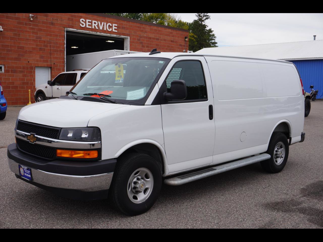 Used 2025 Chevrolet Express 2500 w/ Driver Convenience Package RWD image 1