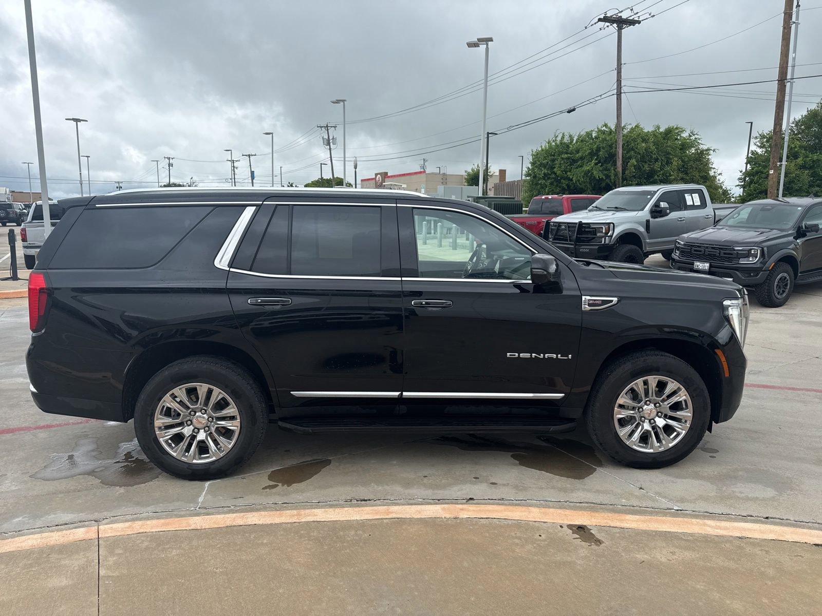 Used 2025 GMC Yukon Denali image 4