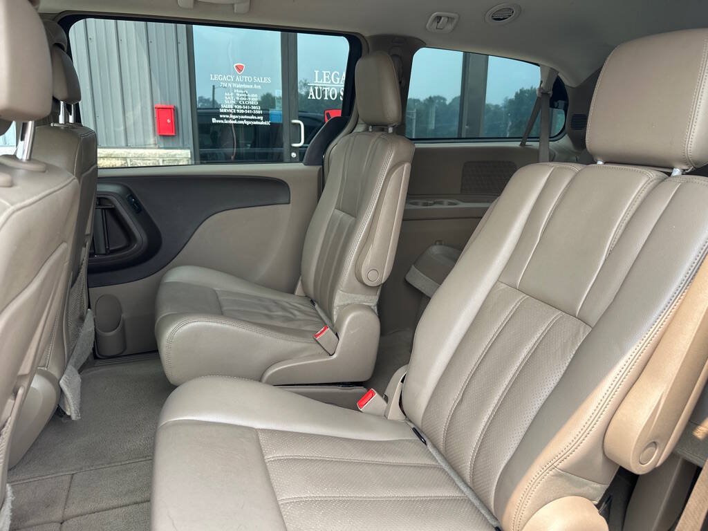 Used 2014 Chrysler Town & Country Touring FWD image 7