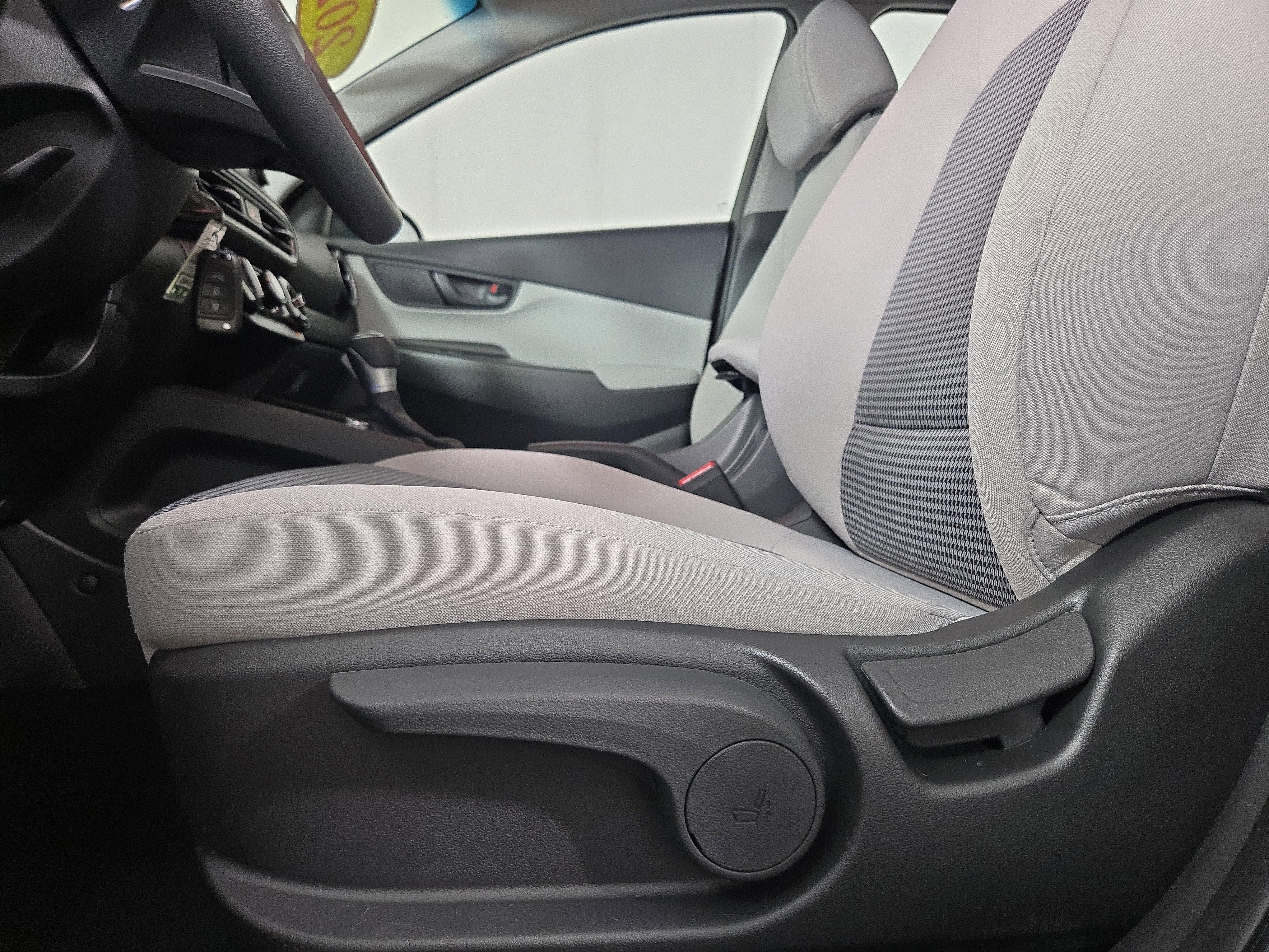 Used 2023 Hyundai Kona SE w/ Cargo Package image 27