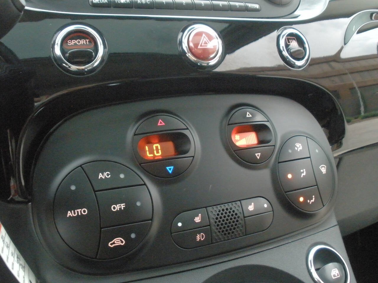Used 2015 FIAT 500 Lounge w/ Luxury Leather Package FWD image 36