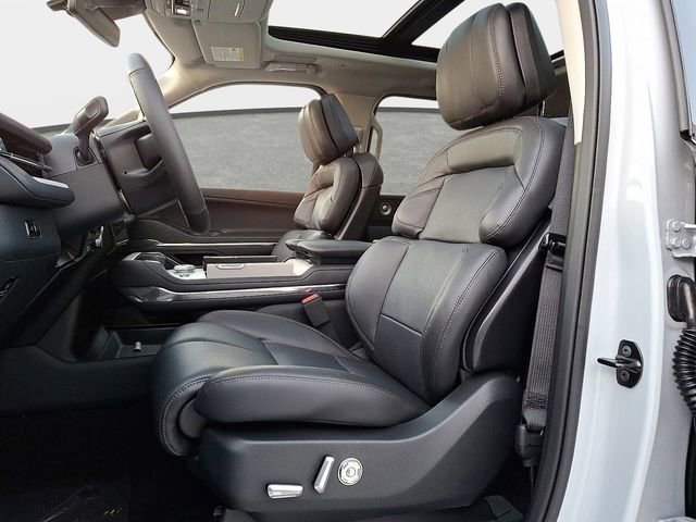 New 2025 Lincoln Navigator Reserve image 11