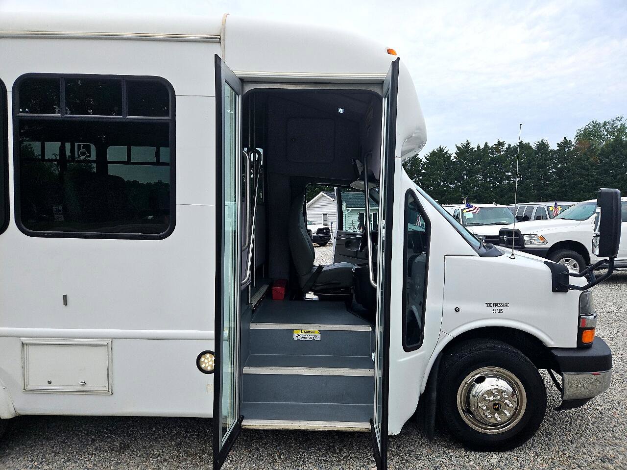 Used 2015 Chevrolet Express 3500 w/ Shuttle Bus Package image 23