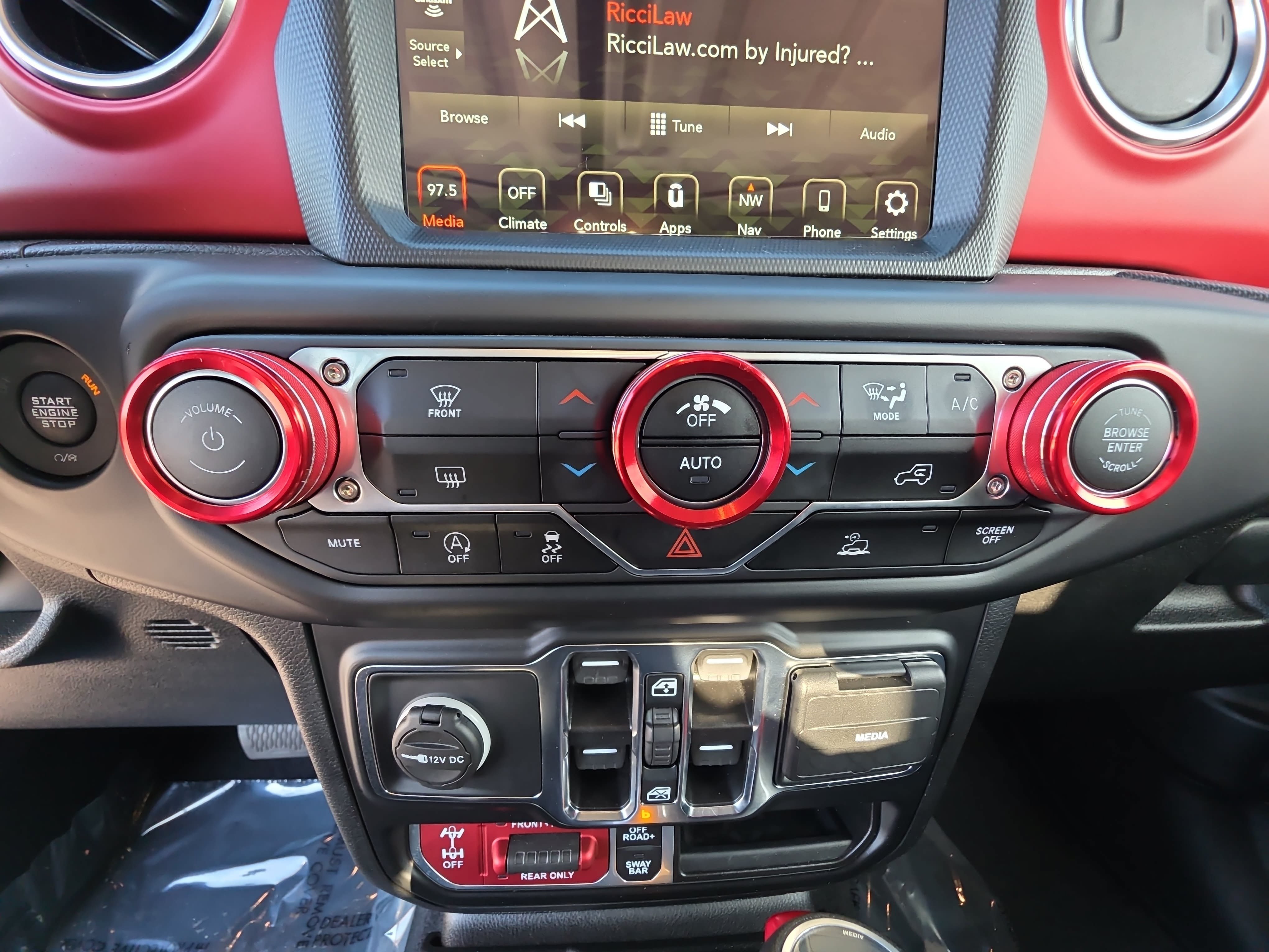 Used 2022 Jeep Gladiator Rubicon w/ Trailer Tow Package AWD/4WD image 19