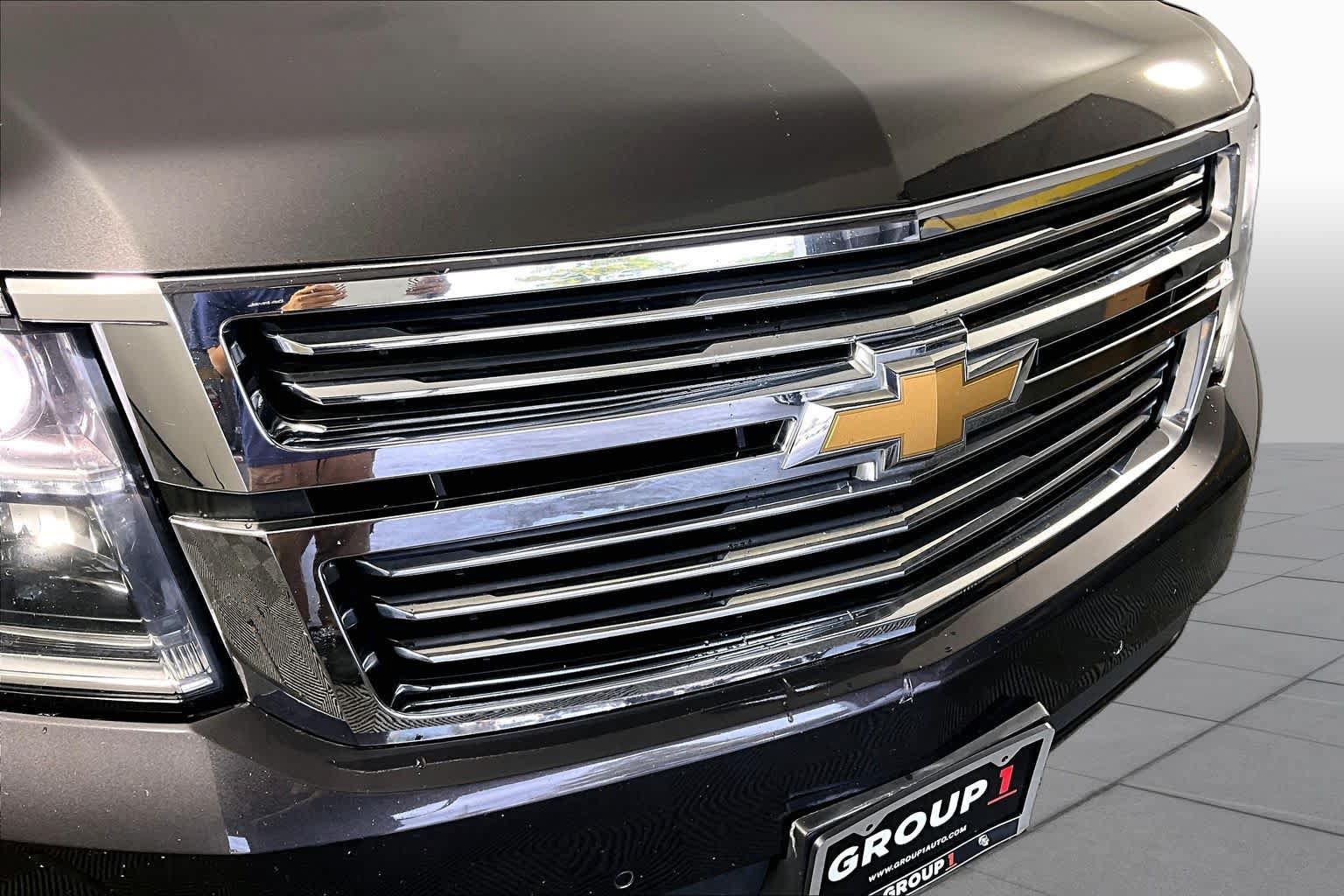 Used 2017 Chevrolet Suburban Premier AWD/4WD image 28