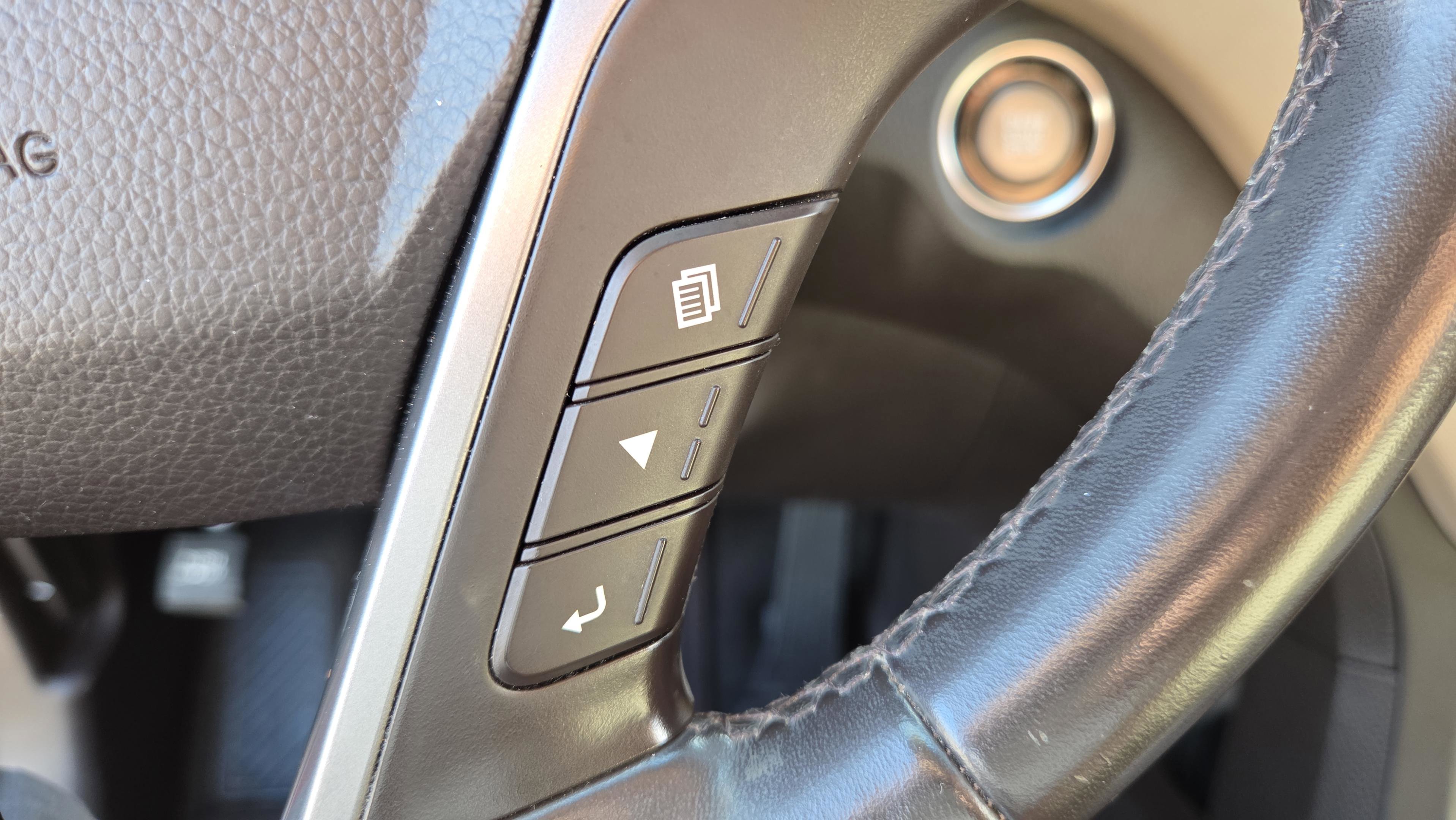 Used 2014 Hyundai Santa Fe GLS image 35