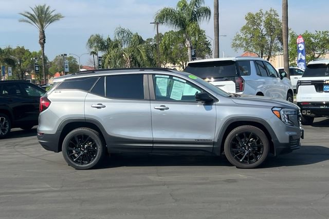 Used 2023 GMC Terrain SLE w/ Elevation Edition image 3