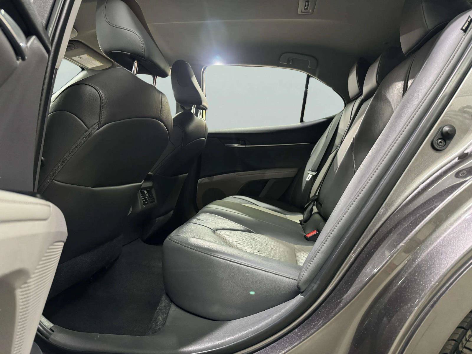 Used 2020 Toyota Camry XLE FWD image 44