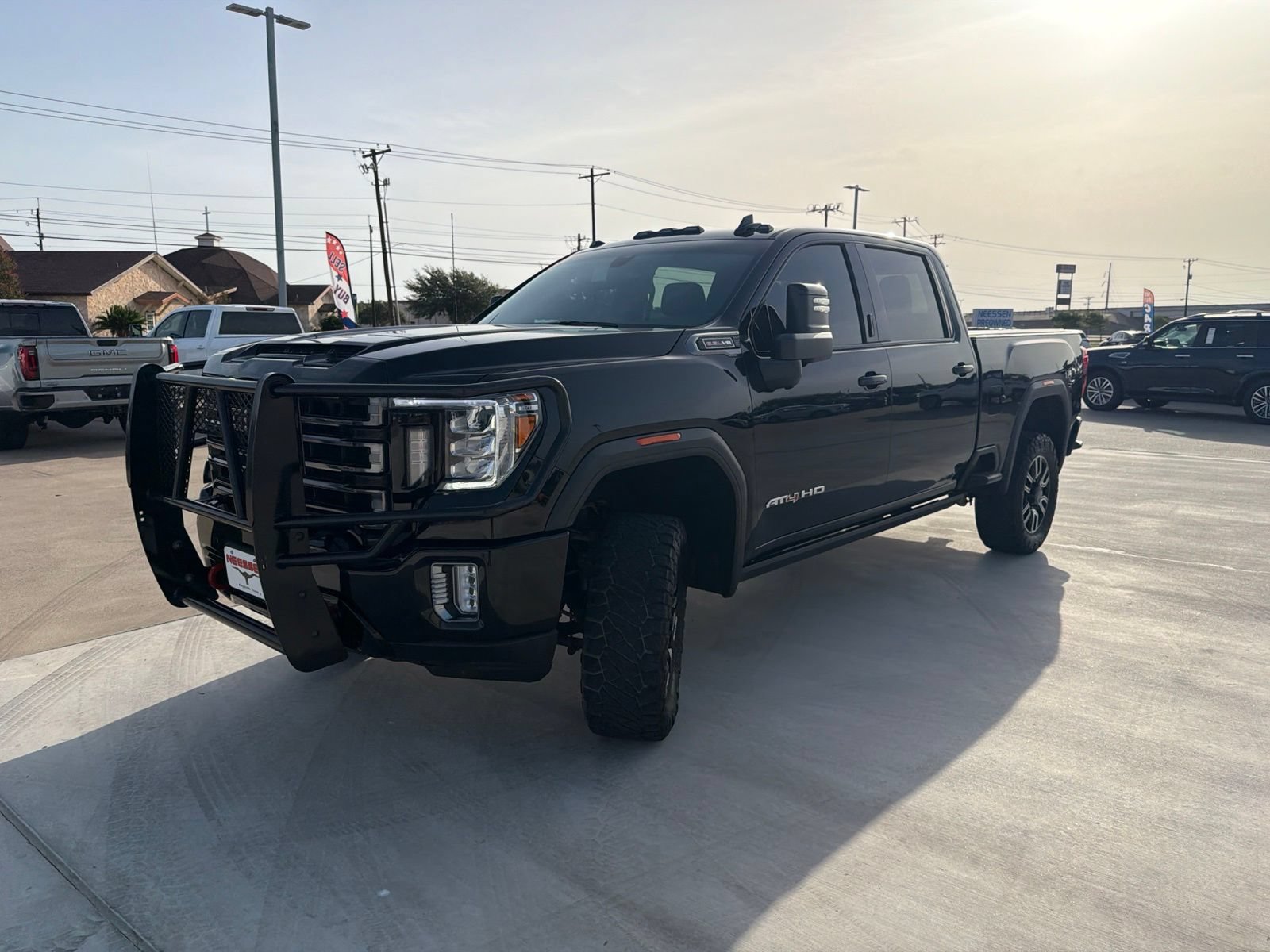 Used 2022 GMC Sierra 2500 AT4 w/ AT4 Preferred Package AWD/4WD image 3
