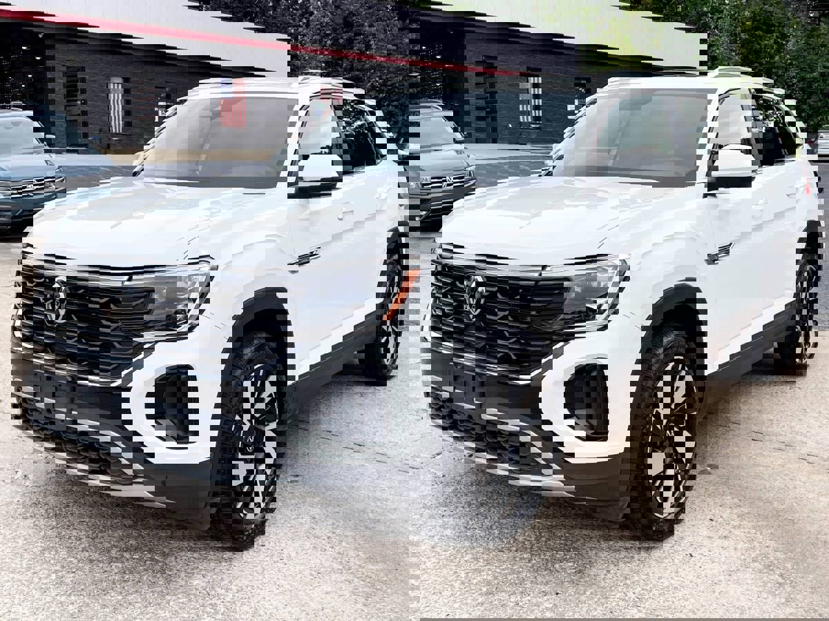 Used 2024 Volkswagen Atlas Cross Sport SE w/ Panoramic Sunroof Package image 1