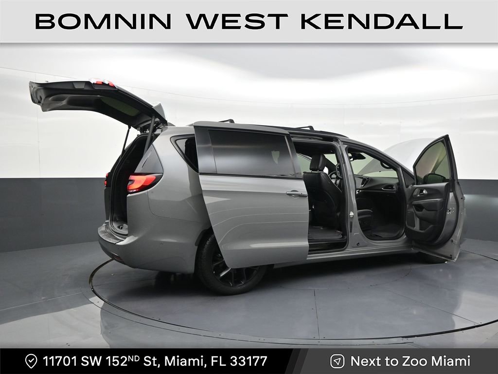 Used 2022 Chrysler Pacifica Limited w/ S Appearance Package image 29