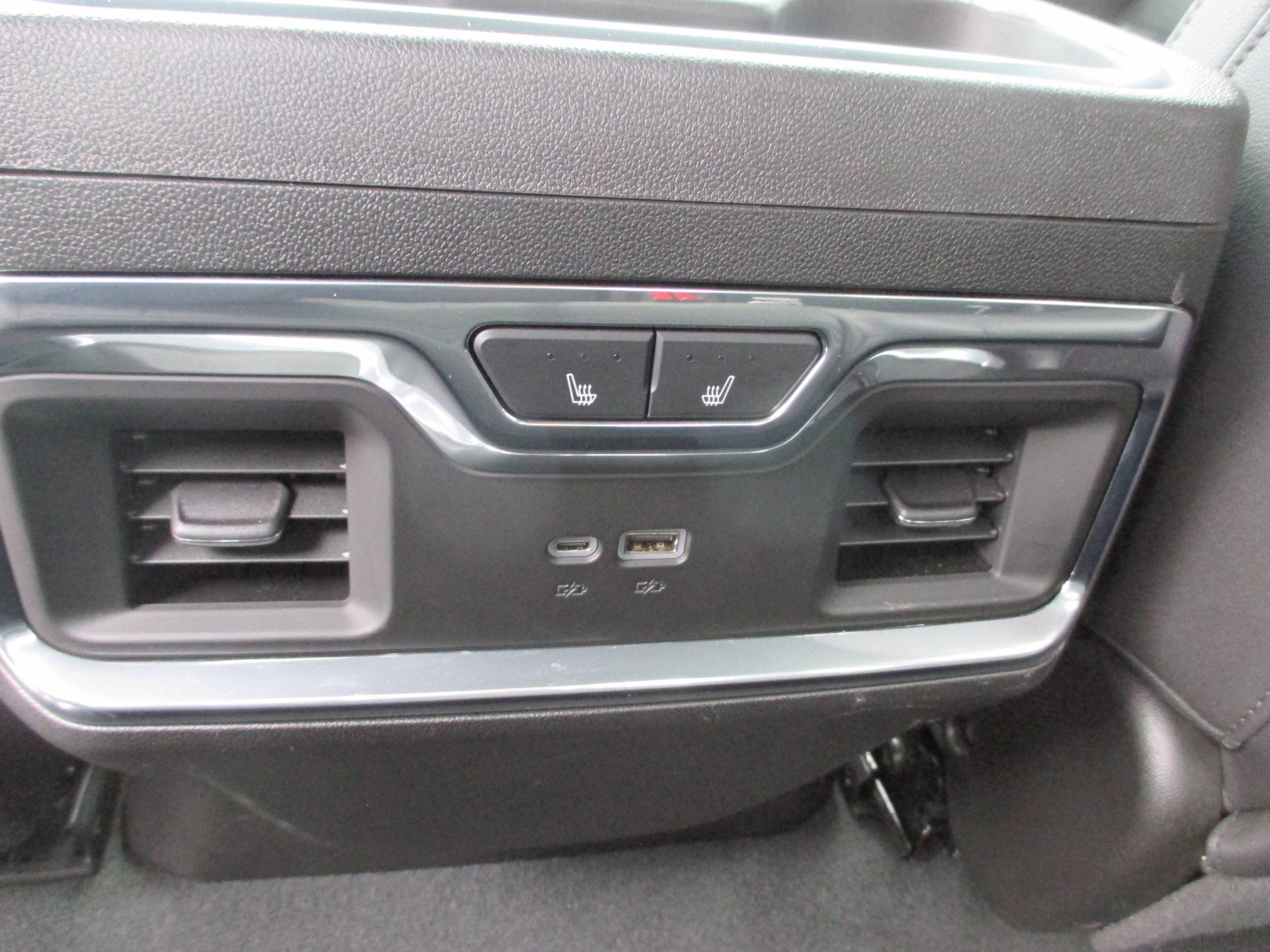 Used 2024 Chevrolet Silverado 3500 LTZ w/ LTZ Premium Package image 12