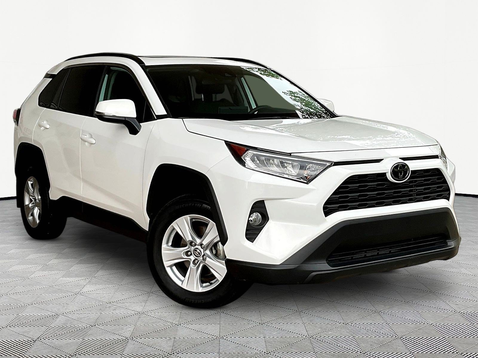 Used 2021 Toyota RAV4 XLE w/ Convenience Package AWD/4WD image 3