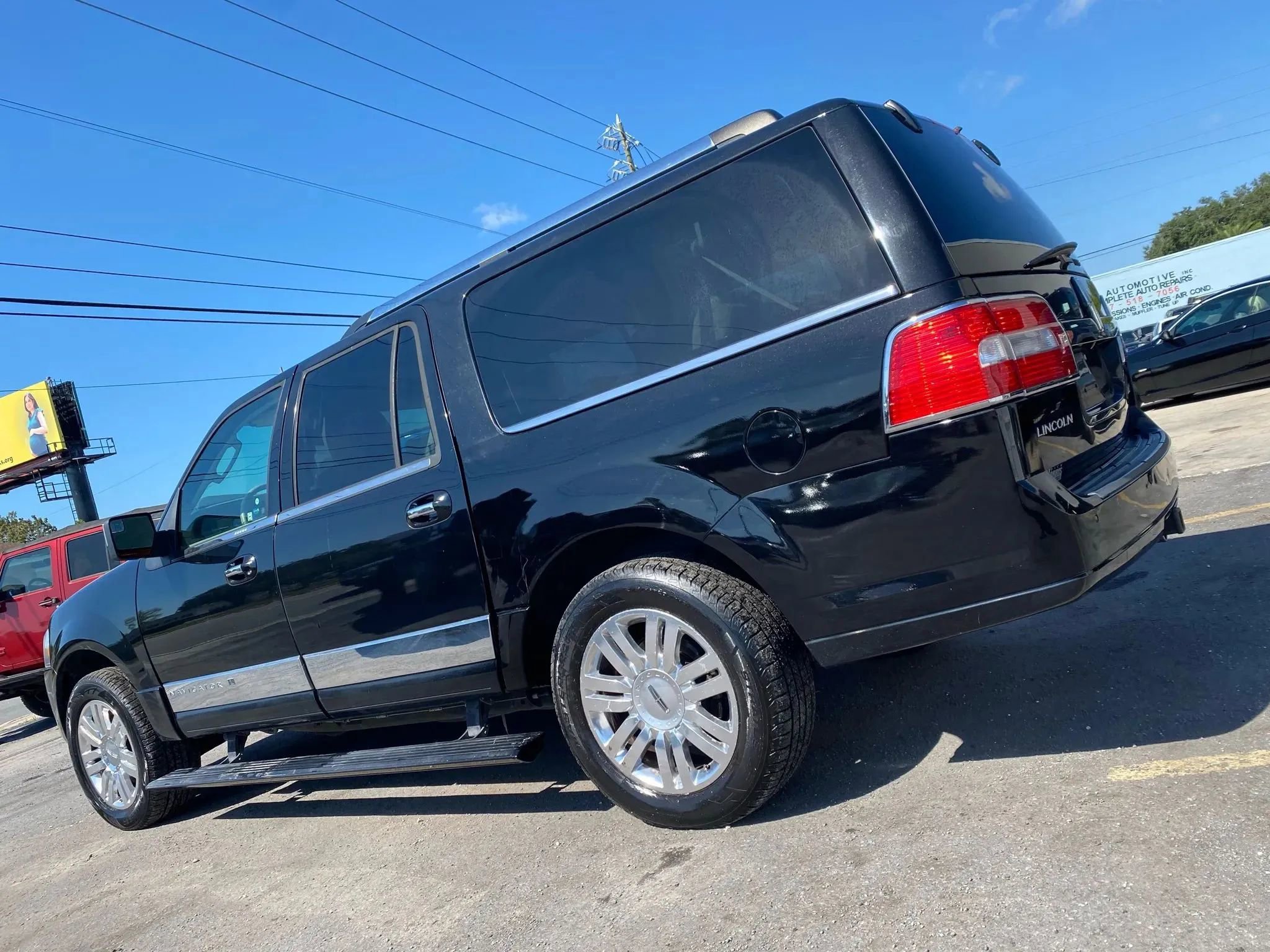 Used 2013 Lincoln Navigator L 2WD w/ HD Trailer Tow Pkg image 3