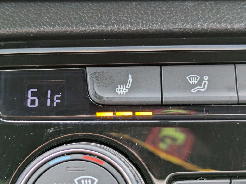 Certified 2023 Volkswagen Atlas Cross Sport SE AWD/4WD image 31