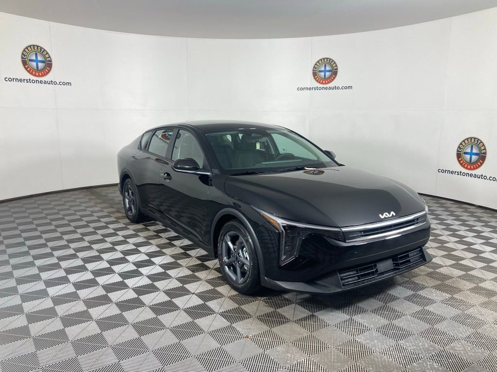 New 2025 Kia K4 LXS image 16