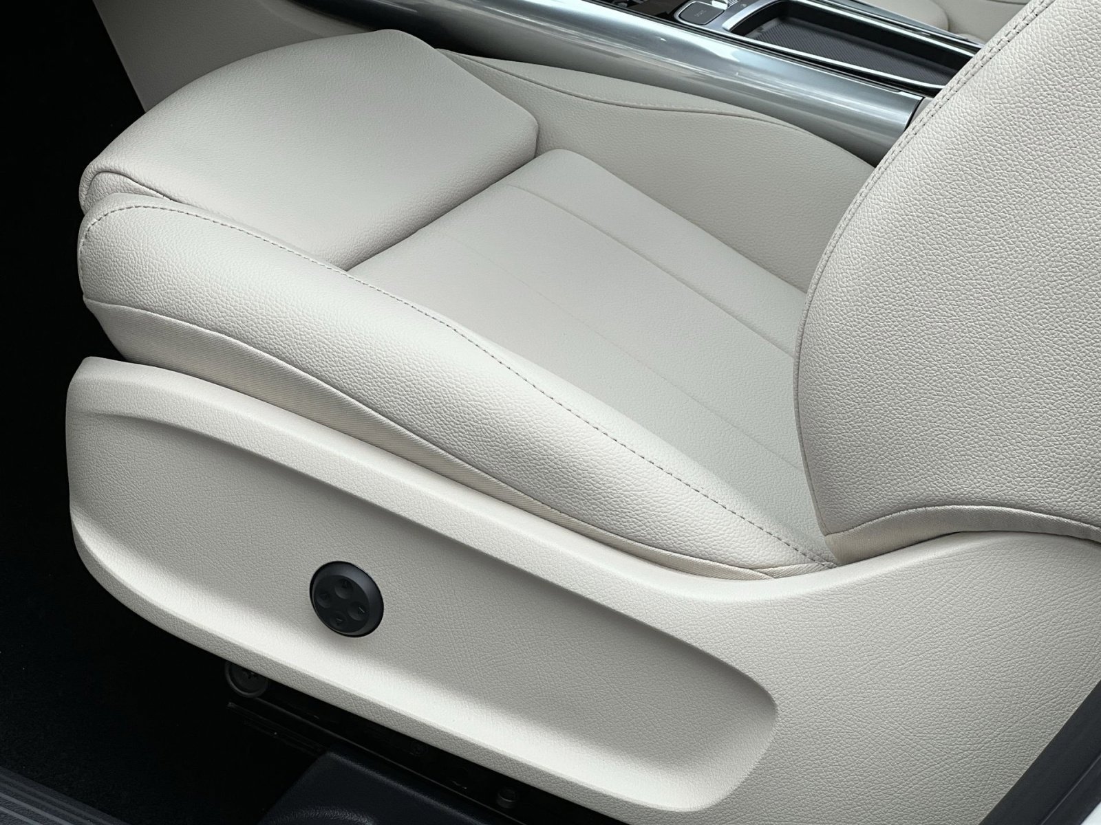 Certified 2026 Mercedes-Benz GLA 250 4MATIC image 12