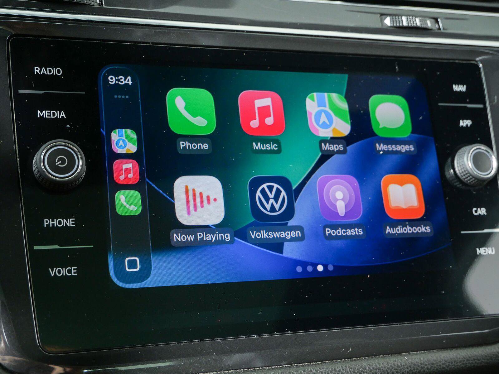 Used 2022 Volkswagen Tiguan SEL R-Line AWD/4WD image 16