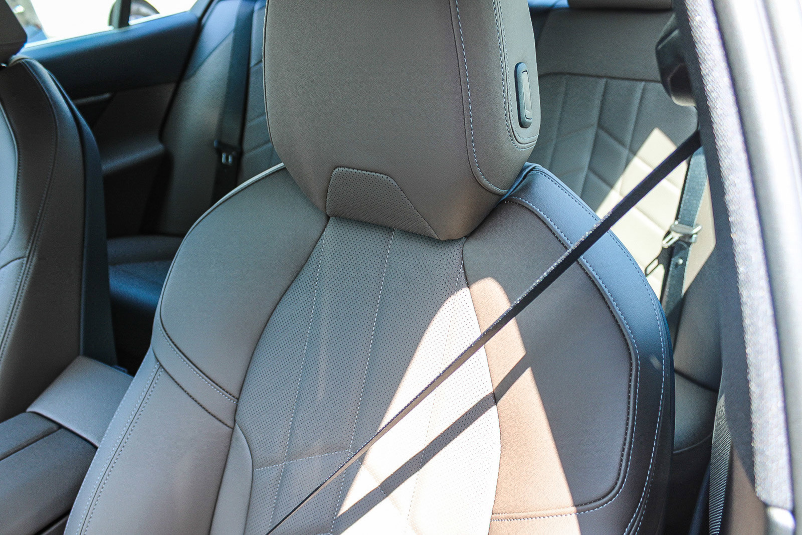 New 2026 BMW 530i w/ Premium Package RWD image 25