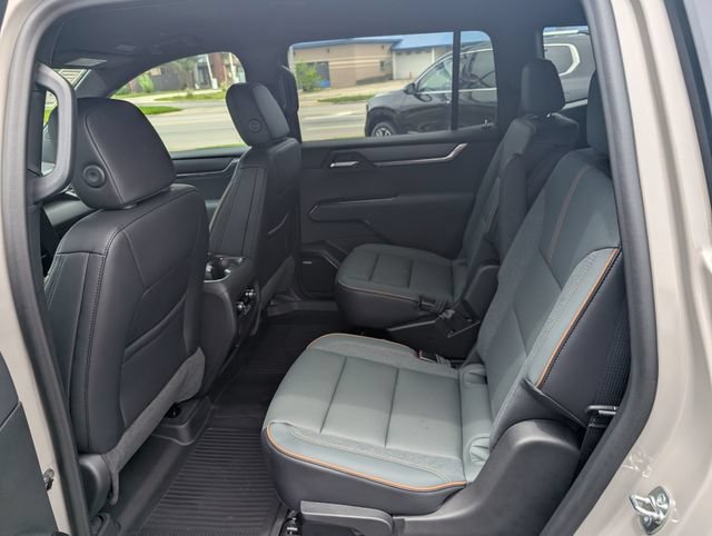 New 2026 GMC Acadia AT4 w/ Luxury Package AWD/4WD image 9