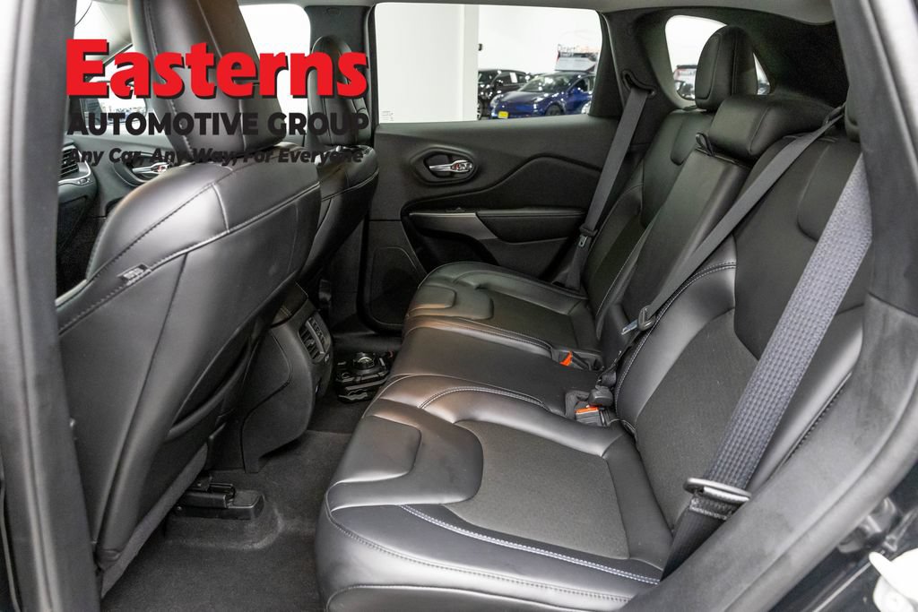 Used 2021 Jeep Cherokee Latitude Plus AWD/4WD image 23