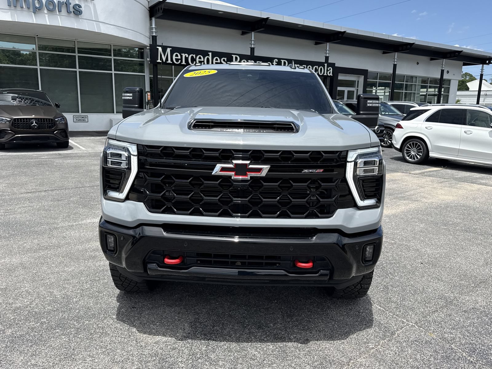 Used 2025 Chevrolet Silverado 2500 ZR2 w/ Technology Package AWD/4WD image 8
