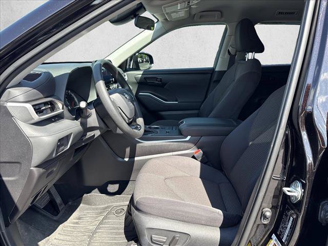Certified 2021 Toyota Highlander L FWD image 11